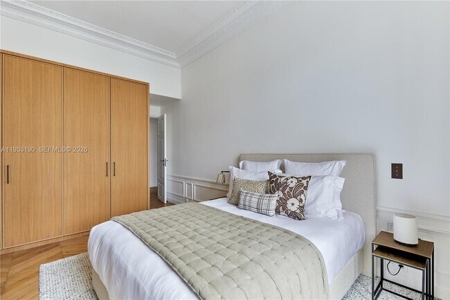 Building Photo - 11 Rue St