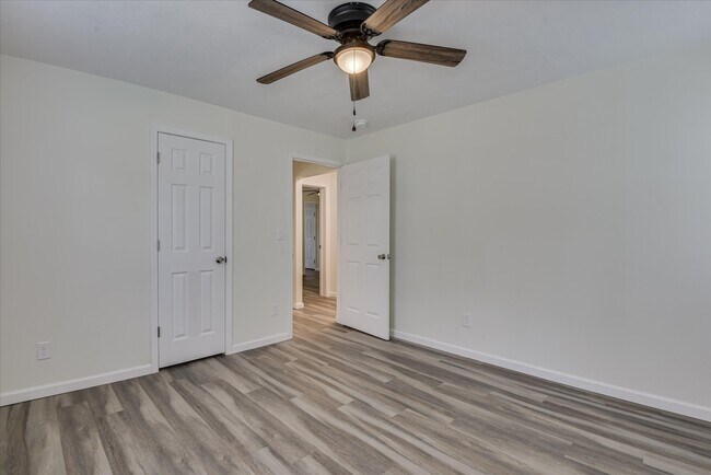 Building Photo - 655 Seymour Dr