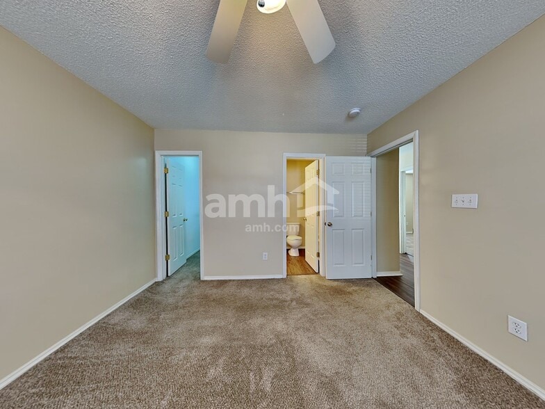 Building Photo - 6437 Saybrooke Dr