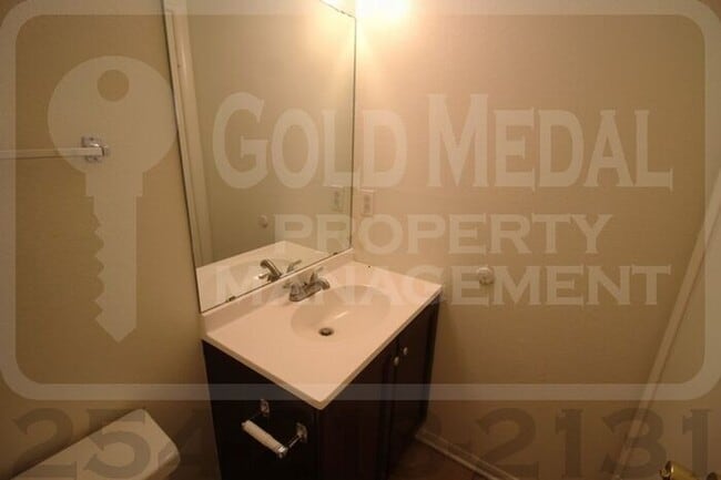 Building Photo - 1803 Cedarhill Dr