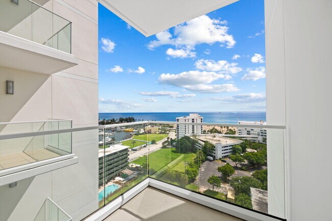 Building Photo - 3055 Harbor Dr