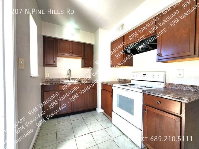 Building Photo - 1207 N Pine Hills Rd