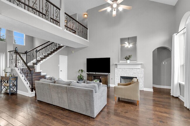 Building Photo - 3002 E Lake Falls Cir