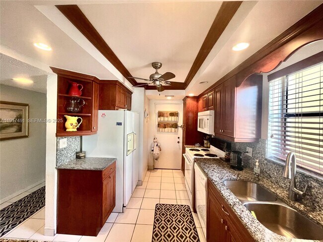 Building Photo - 2309 S Cypress Bend Dr