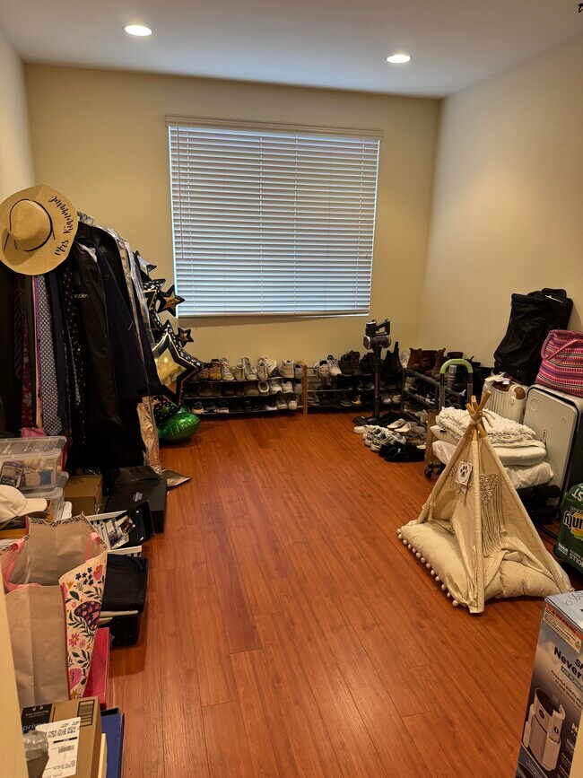 Building Photo - 1845 Beloit Ave