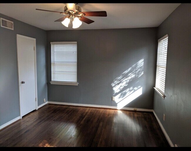 Building Photo - Charming and well-maintained home in the highly desirable Lakewood area of Dallas!