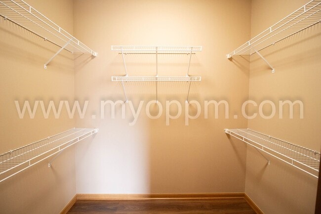 Building Photo - spacious 4-bedroom, 3-bathroom