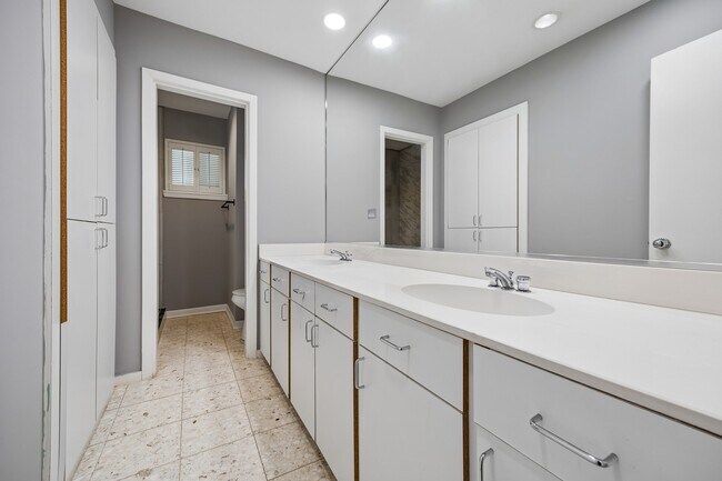 Building Photo - 5219 Loch Lomond Dr