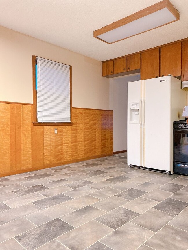 Building Photo - Beautiful 3 bed South Omaha/Hanscom Park Home with Attaced 1 car garage! $1,425!