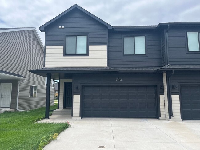 Building Photo - 3 Bed 3 Bath Townhome