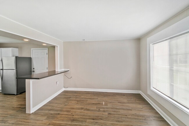 Building Photo - 4328 Greenbrier Ln