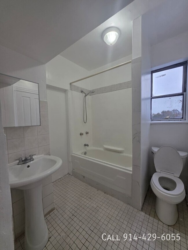 Building Photo - 8 Garfield St