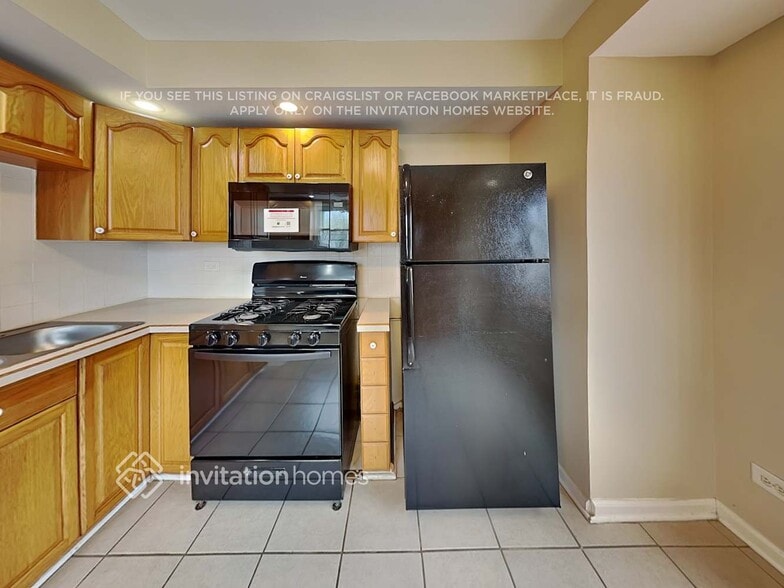 Building Photo - 9307 Nordica Ave