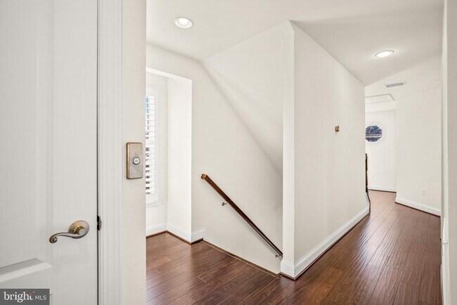 Building Photo - 211 Mill St