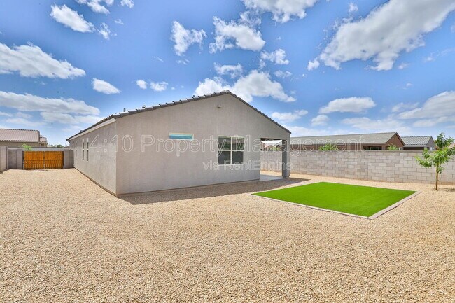 Building Photo - 4470 E Clydesdale St