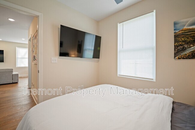 Building Photo - 24 Sawyer St