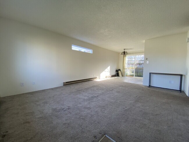 Building Photo - Quiet, Cozy 2-Bedroom Located in Columbia Neighborhood