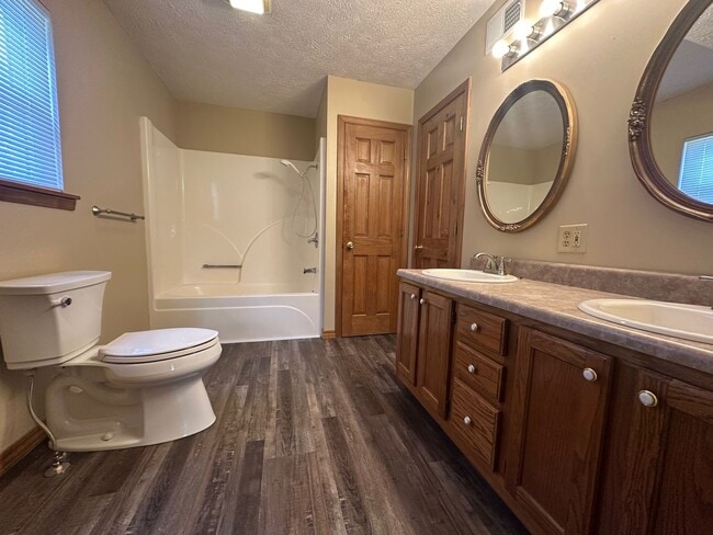 Building Photo - 3 bed 2 bath in Marshfield