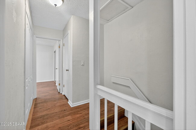 Building Photo - 12 Glen Arbor Park