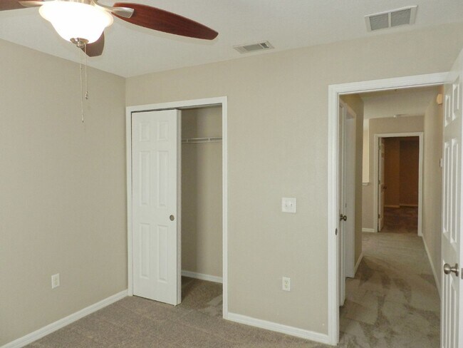 Building Photo - Quality Townhome In Convenient Location!