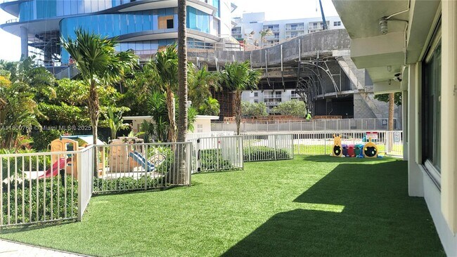 Building Photo - 2451 Brickell Ave