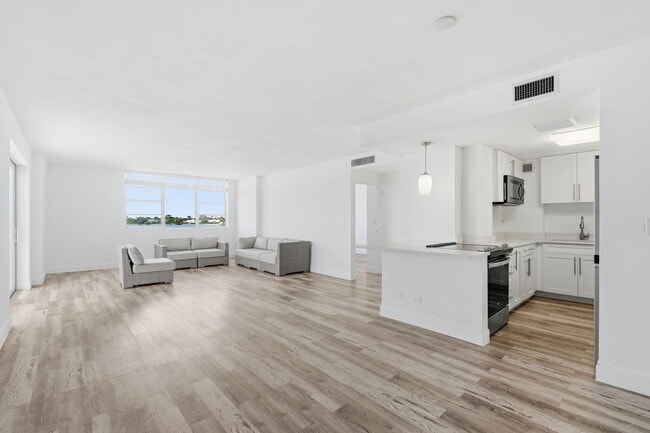 Building Photo - 2800 N Flagler Dr