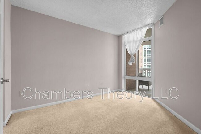 Building Photo - 3101 N Hampton Dr