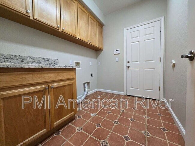 Building Photo - 10071 Wyatt Ranch Way
