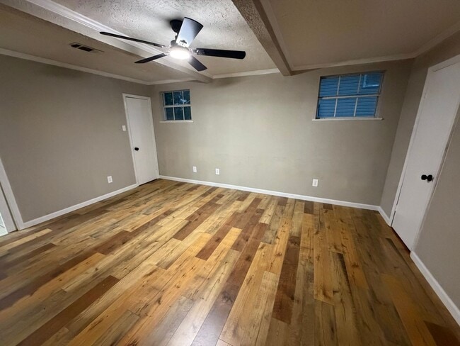 Building Photo - 3 Bedroom, 2 Bathroom Home for Rent in Groves, Tx