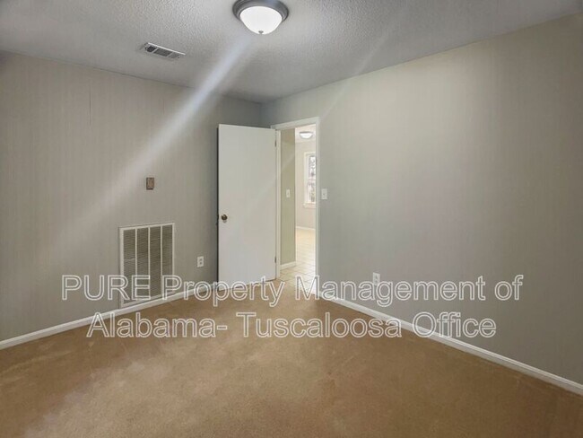 Building Photo - 4417 4th Ave E