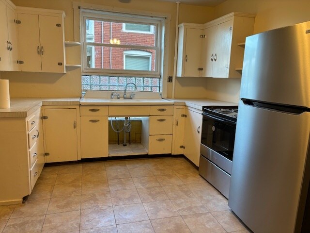 Kitchen - 721 E Main St