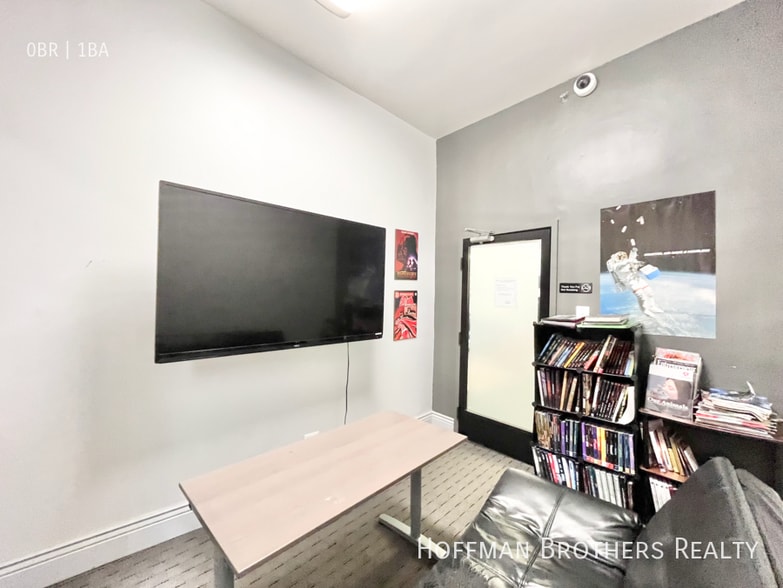 Building Photo - 1010 Bush St