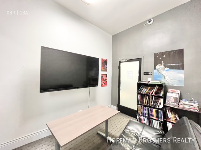 Building Photo - 1010 Bush St