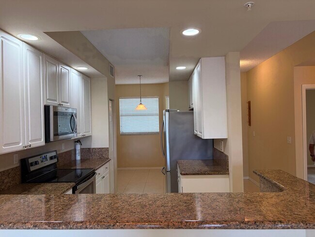 Building Photo - 27 Royal Palm Way