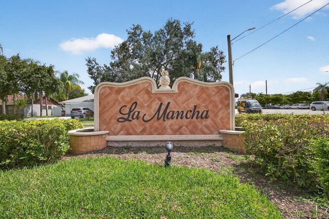 Building Photo - 316 La Mancha Ave