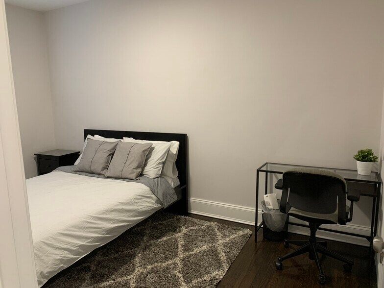 Building Photo - 28 Clearway St