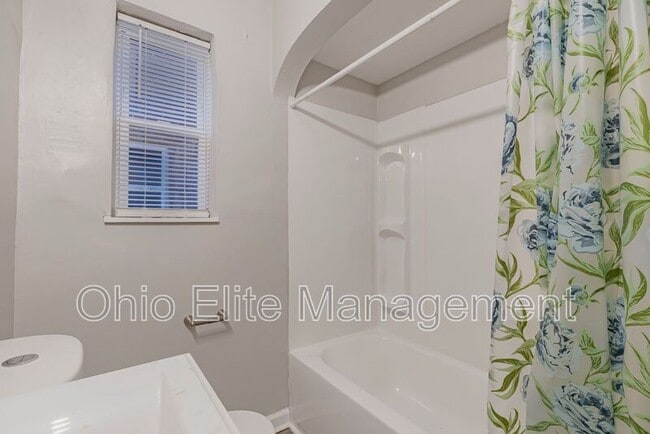 Building Photo - 987 Lilley Ave