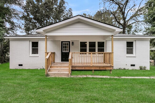 Primary Photo - 30 Guerry Cir