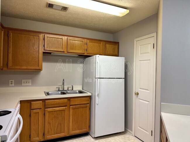 Building Photo - 6008 Woodrun Ct