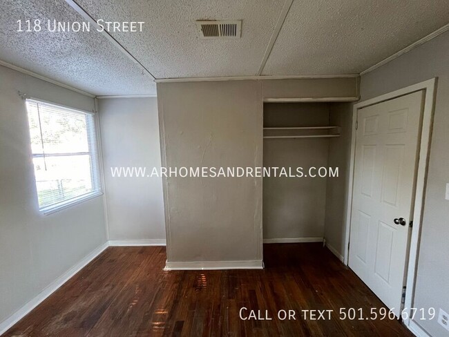 Building Photo - Move In Today for $249|118 Union St | 3 Be...