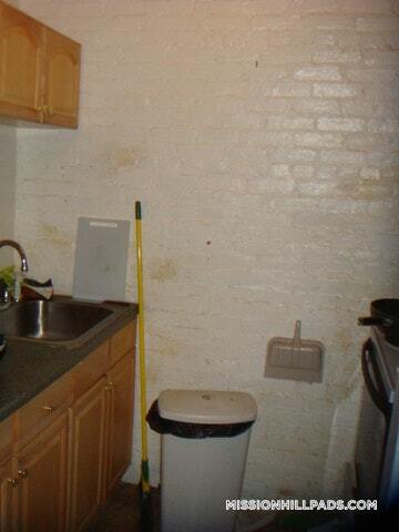 Building Photo - 886 Huntington Ave