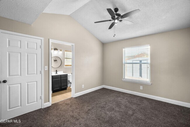 Building Photo - 450 Sunrise Hills Dr