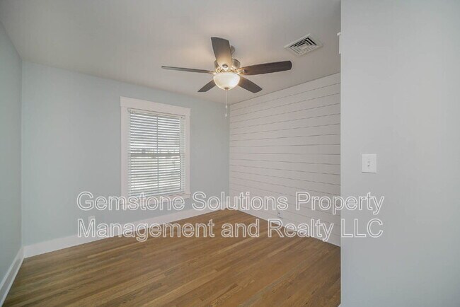 Building Photo - 413 Lynn Dr