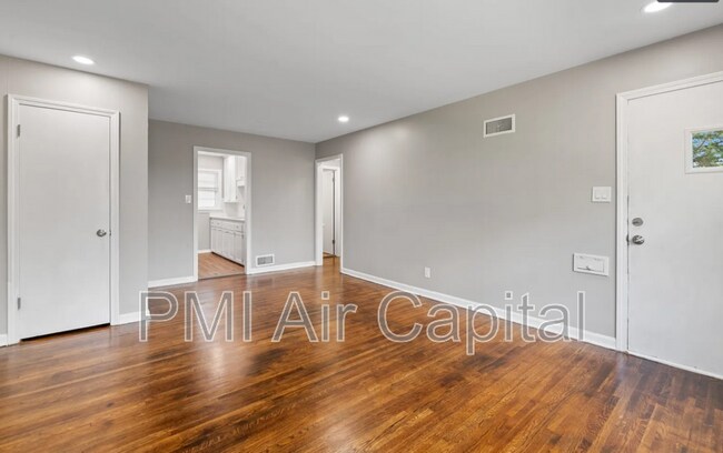 Building Photo - 6127 E Boston St