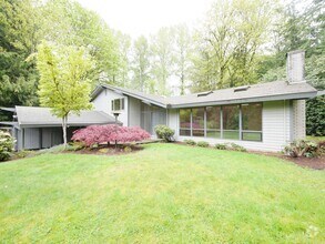 Building Photo - 3 Bed and 3 Bath Plus Office Private Singl...
