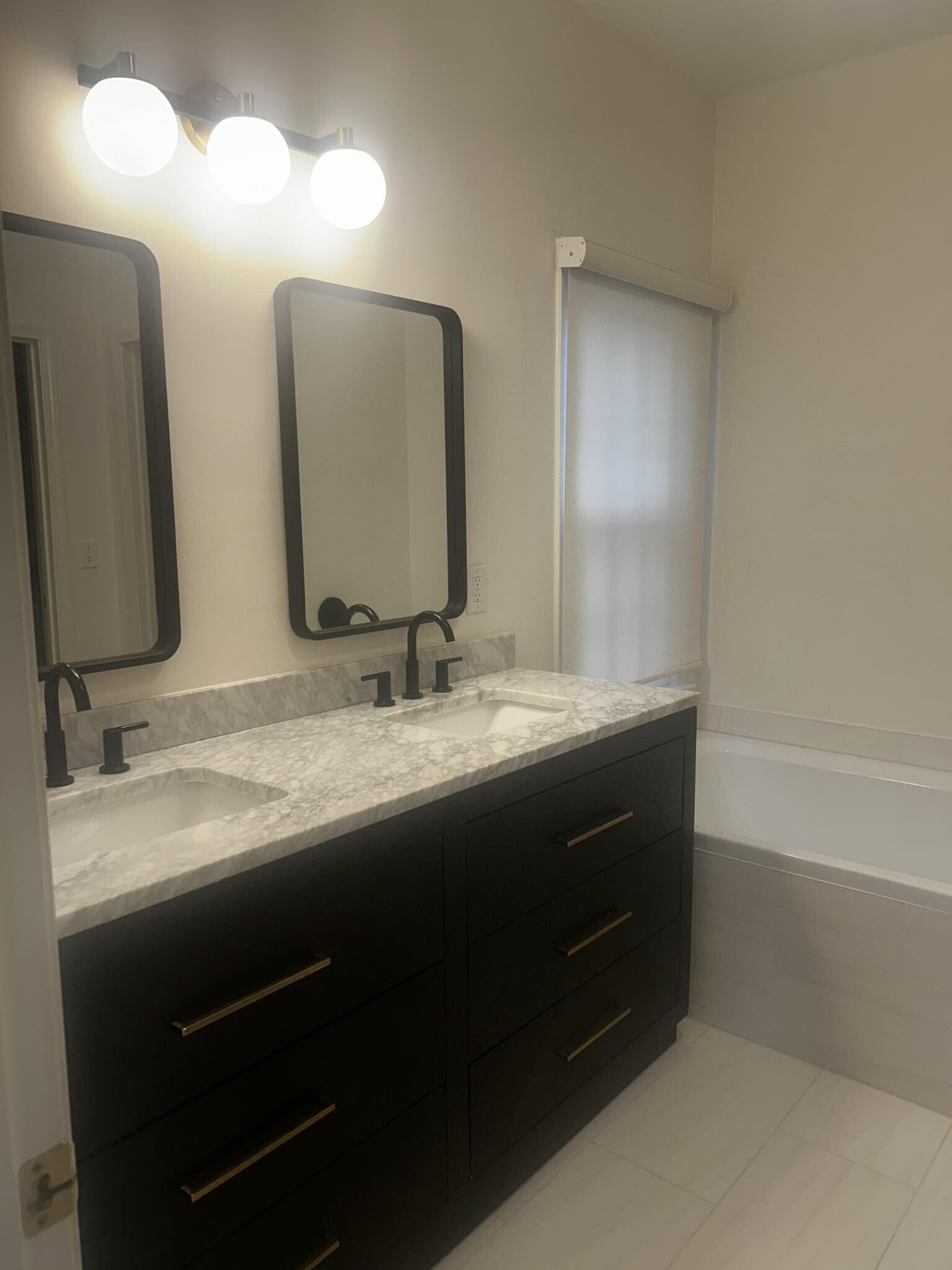 Primary Bath - 515 Bally Claire Ln