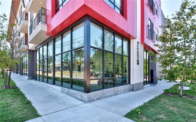 Building Photo - 2213 Poquito St