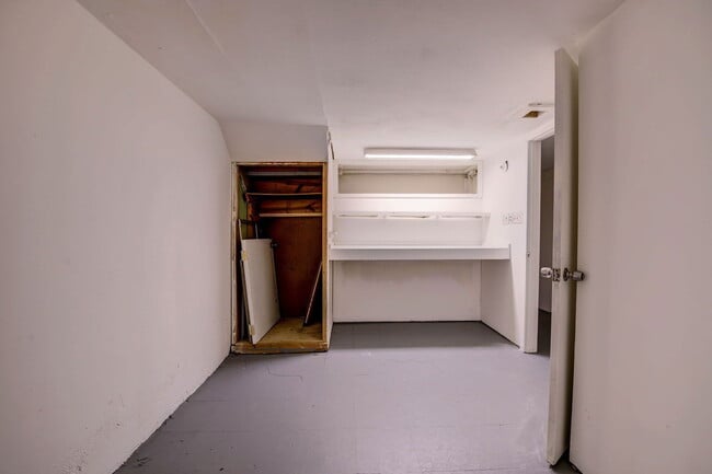 Building Photo - 212 Lakeside Dr