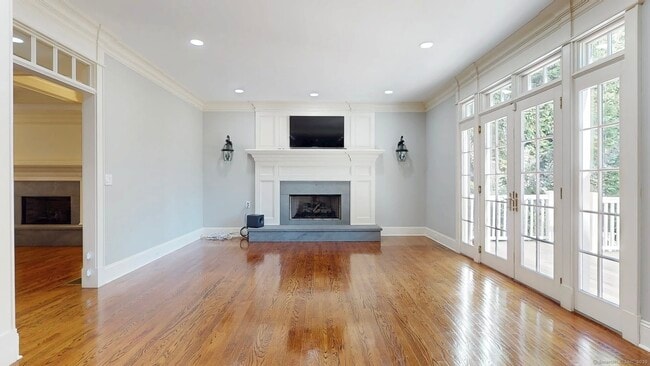 Building Photo - 59 Crescent Rd