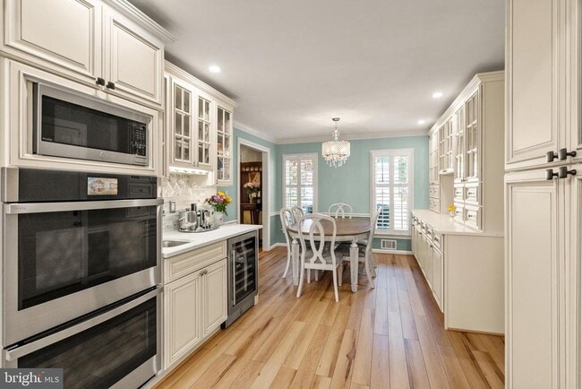 Building Photo - 7421 Beverly Manor Dr